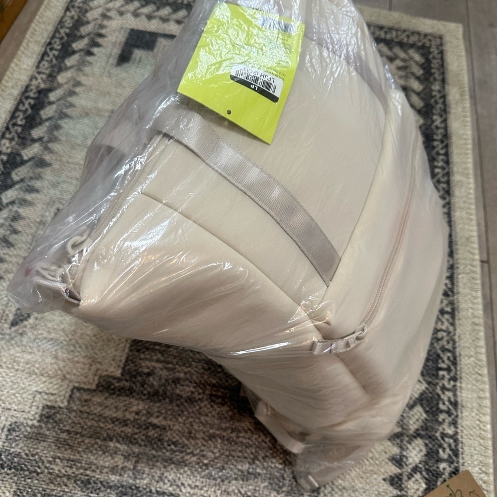 New Large Tote Backpack Travel Bag Faux Neoprene Cream All in Motion New Large - Picture 14 of 15